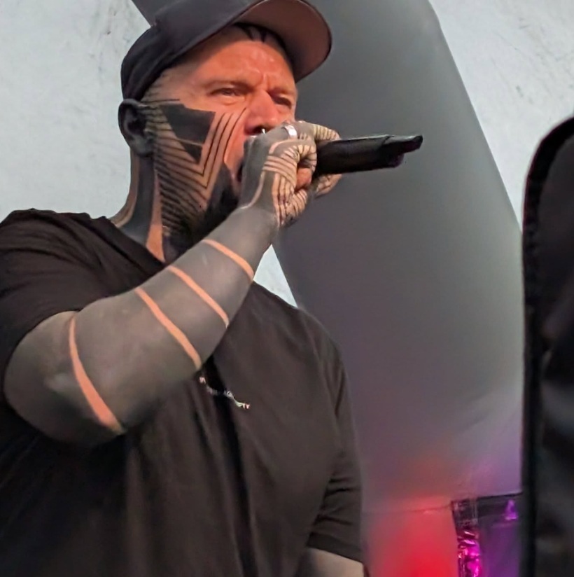 Social media post by schwingschwingsen